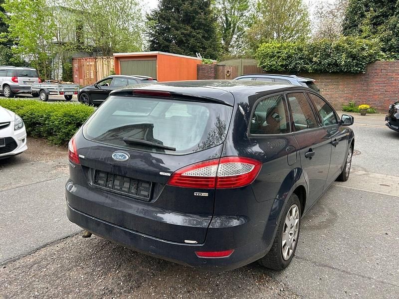 Gebraucht Ford Mondeo Ambiente 131 PS (96 kW) 2007 Blau Kombi
