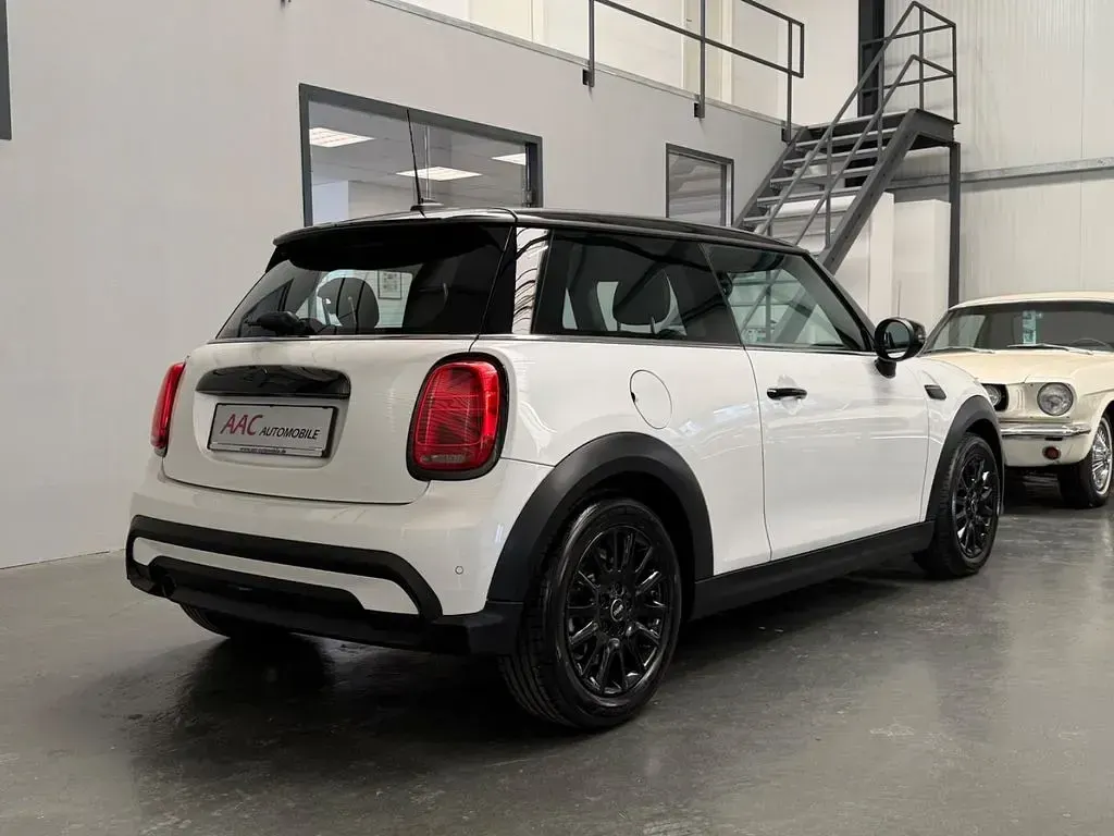 Gebraucht Mini Cooper Classic 136 PS (100 kW) 2023 Weiß Kleinwagen