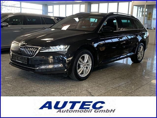 Schwarz, metallic Gebraucht 2023 Skoda Superb Kombi | 28.690 € (Superpreis) - Bild 1/4