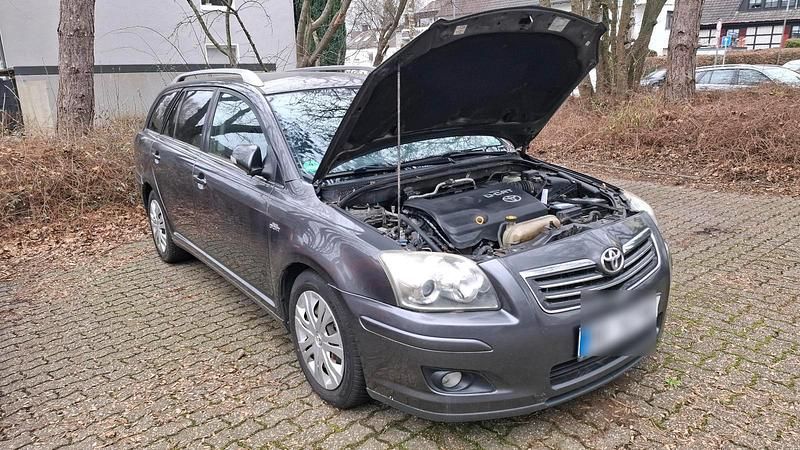 Gebraucht Toyota Avensis 177 PS (130 kW) 2012 Grau Kombi