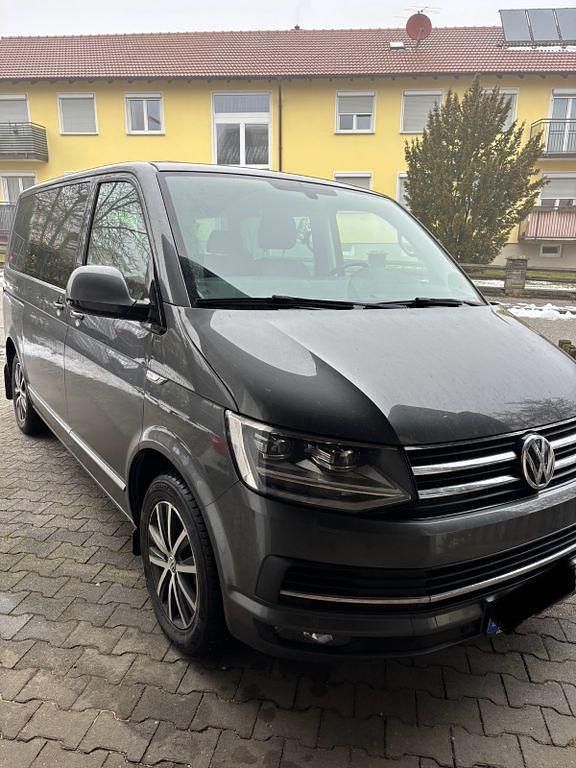 Grau Gebraucht 2016 VW Multivan Highline Van | 26.789 € (Etwas zu teuer) - Bild 1/4