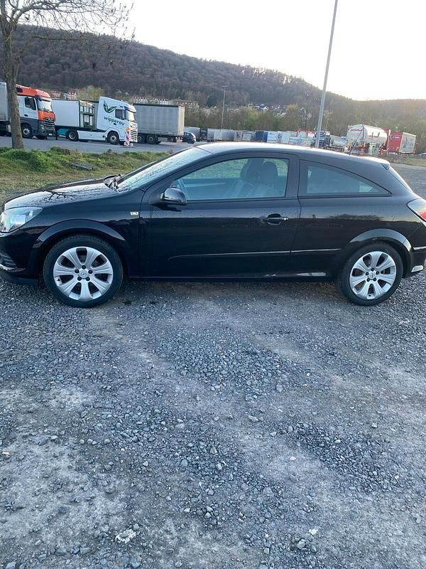 Gebraucht Opel Astra GTC 116 PS (85 kW) 2008 Schwarz Coupé