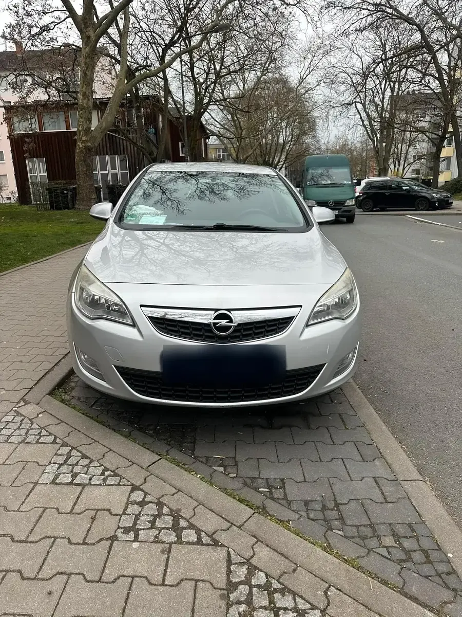 Gebraucht Opel Astra 110 PS (80 kW) 2012 Grau Limousine