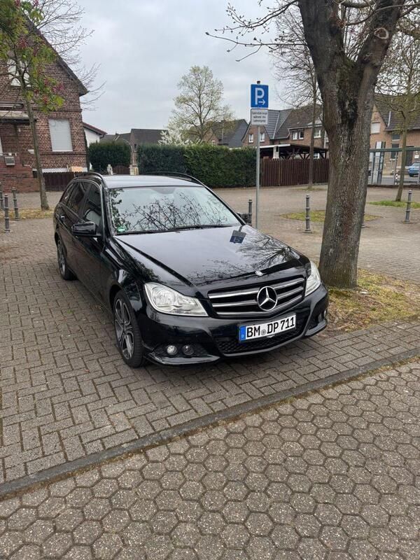 Schwarz Gebraucht 2012 Mercedes C200 Kombi | 7.800 € (Guter Preis) - Bild 1/4