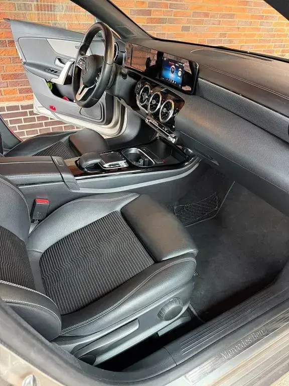 Gebraucht Mercedes CLA200 Shooting Brake 150 PS (110 kW) 2019 Grau Kombi