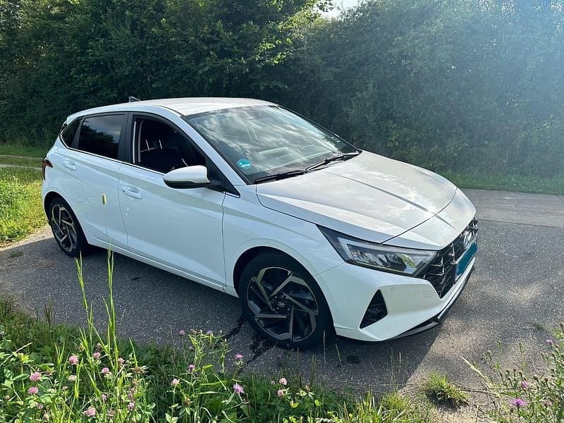 Weiß Gebraucht 2021 Hyundai i20 Prime Kleinwagen | 13.500 € (Guter Preis) - Bild 1/4