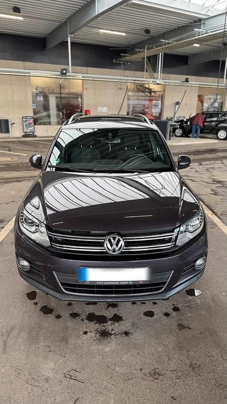 Gebraucht VW Tiguan LOUNGE 150 PS (110 kW) 2016 Grau SUV