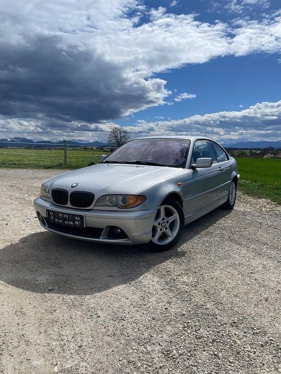 Silber Gebraucht 2003 BMW 318 Sport Line Coupé | 3.900 € (Fairer Preis) - Bild 1/4