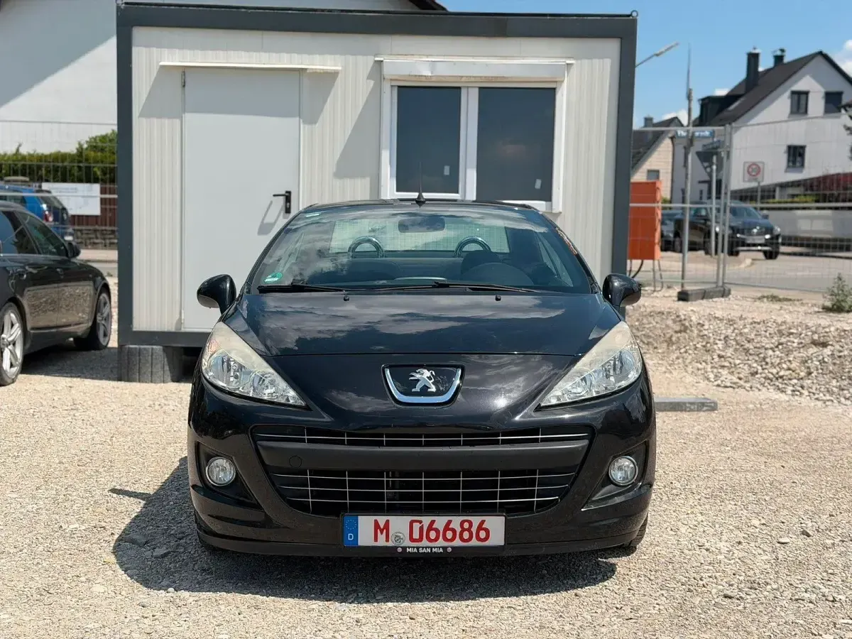Gebraucht Peugeot 207 CC Active 120 PS (88 kW) 2014 Schwarz Cabrio