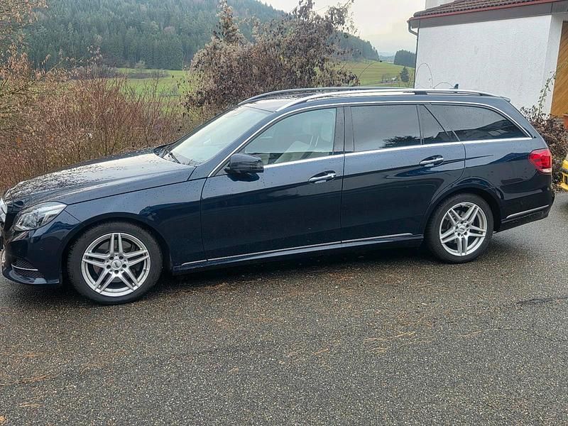 Blau Gebraucht 2013 Mercedes E350 Kombi | 12.300 € (Fairer Preis) - Bild 1/4