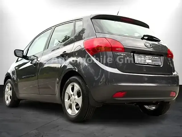 Gebraucht Kia Venga 90 PS (66 kW) 2012 Grau Kleinwagen