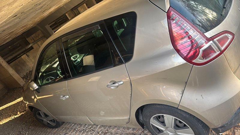 Gebraucht Renault Scénic III Dynamique 106 PS (77 kW) 2011 Gold Van / Kleinbus