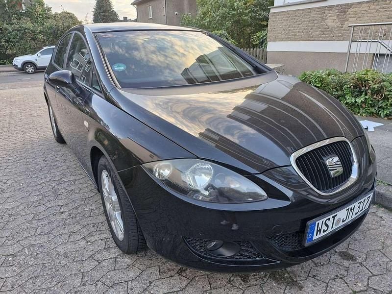 Schwarz Gebraucht 2006 Seat Leon Reference Limousine | 3.100 € (Fairer Preis) - Bild 1/4