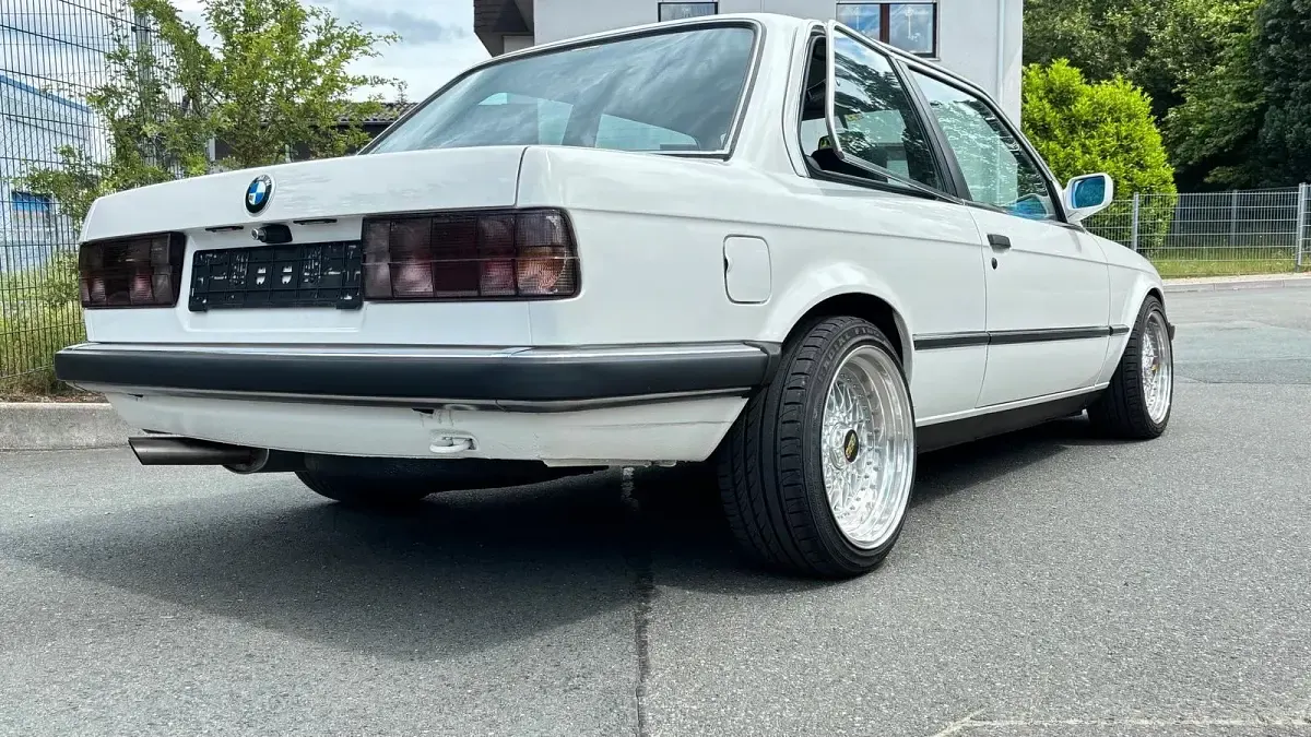 Gebraucht BMW 325 200 PS (147 kW) 1987 Weiß Coupé