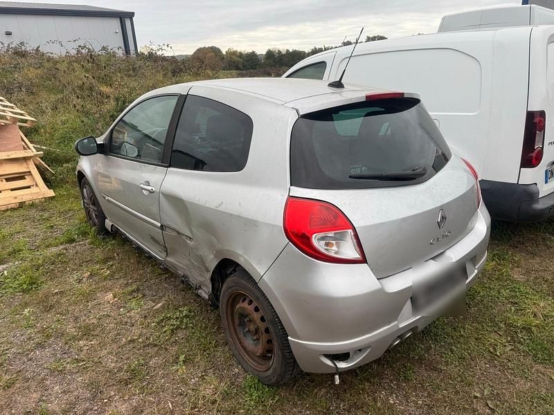 Silber Gebraucht 2010 Renault Clio III GT Kleinwagen | 1.500 € (Superpreis) - Bild 1/4
