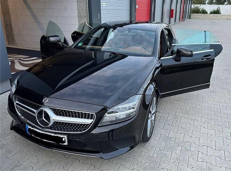 Schwarz Gebraucht 2015 Mercedes CLS250 Shooting Brake Kombi | 16.000 € (Guter Preis) - Bild 1/4
