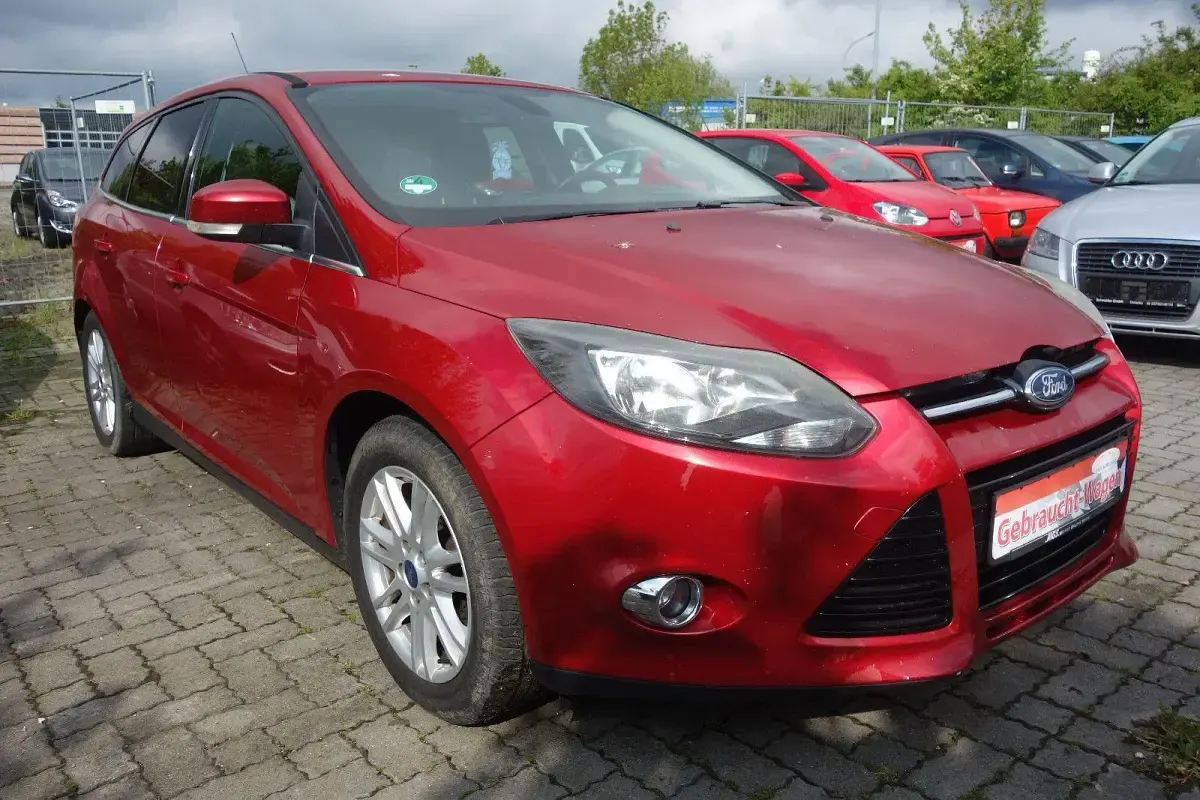 Gebraucht Ford Focus Titanium 150 PS (110 kW) 2012 Rot Kombi