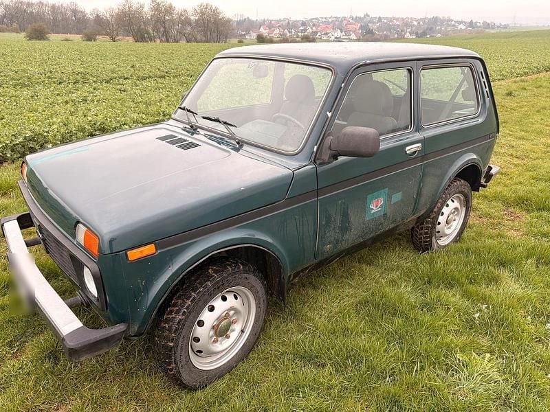 Second-hand Lada niva 81 CP (59 kW) 2010 Verde SUV