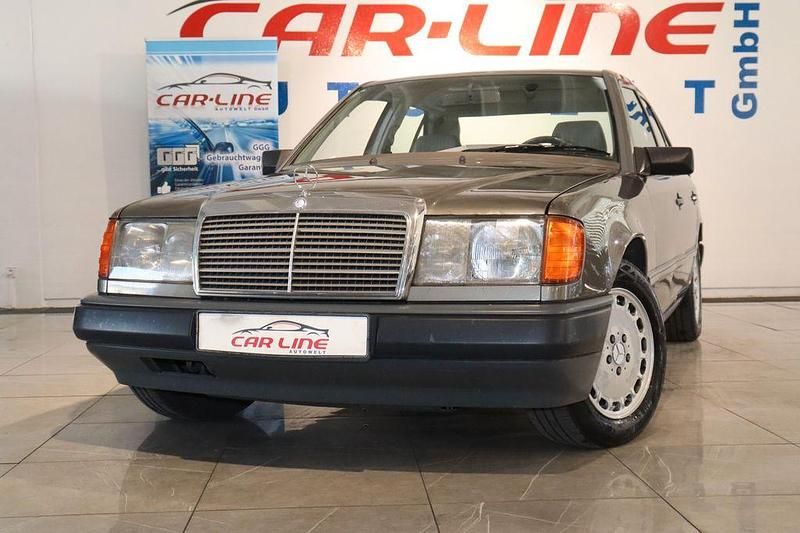 Grau Gebraucht 1989 Mercedes 230 Limousine | 3.888 € - Bild 1/4