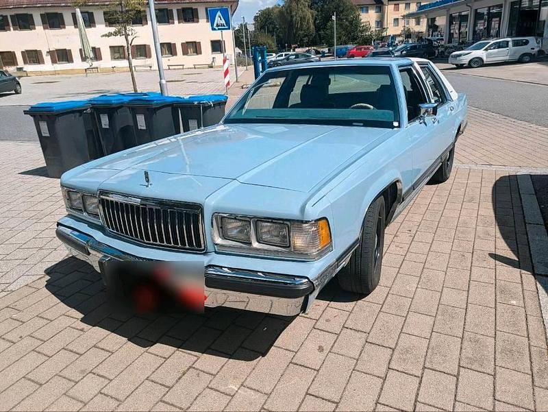 Używany Ford V8 139 KM (102 kW) 1988 Niebieski Sedan/Limuzyna