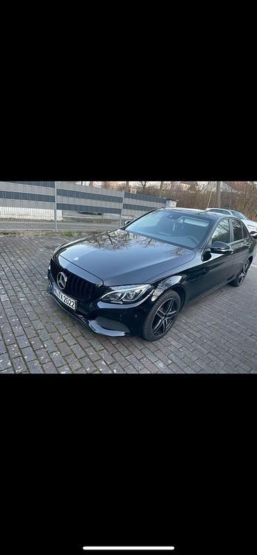 Schwarz Gebraucht 2016 Mercedes C250 Limousine | 25.000 € (Etwas zu teuer) - Bild 1/4