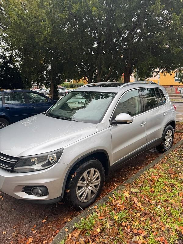 Grau Gebraucht 2014 VW Tiguan SUV | 14.000 € (Fairer Preis) - Bild 1/4