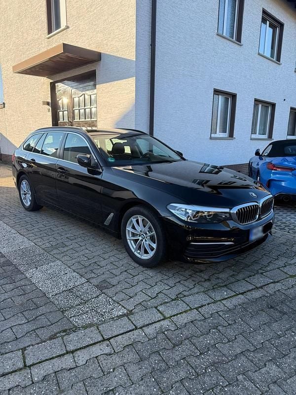 Gebraucht BMW 520 190 PS (139 kW) 2018 Schwarz Kombi