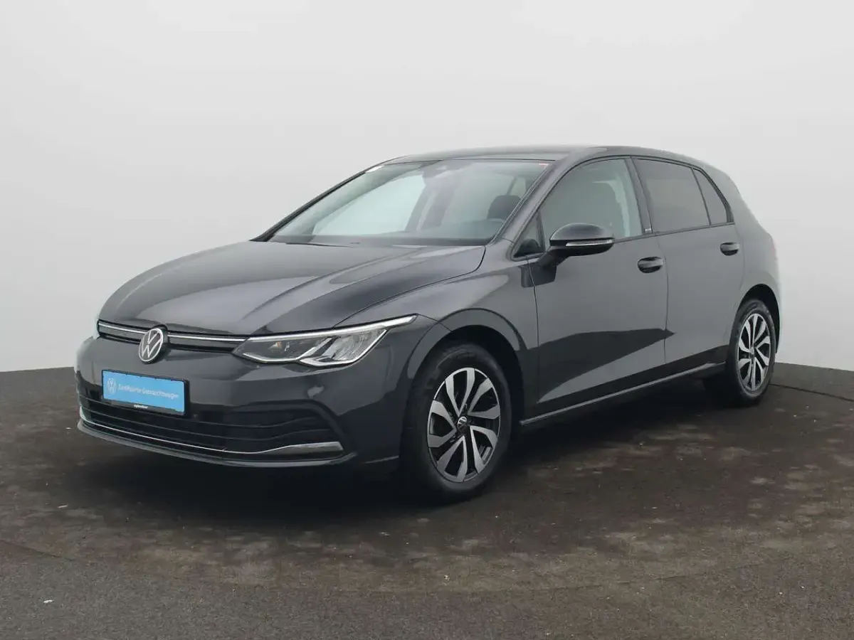 Gebraucht VW Golf VIII Active 131 PS (96 kW) 2022 Uranograu Limousine