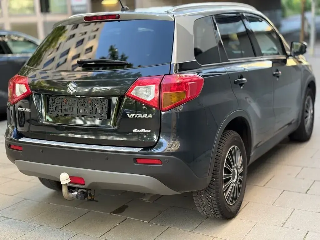 Gebraucht Suzuki Vitara Comfort+ 120 PS (88 kW) 2017 Schwarz SUV