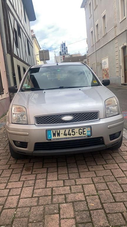 Grau Gebraucht 2005 Ford Fusion Limousine | 1.300 € (Guter Preis) - Bild 1/4