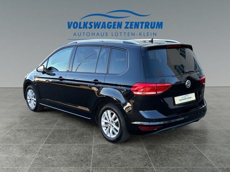 Gebraucht VW Touran Comfortline 110 PS (80 kW) 2016 Schwarz Van / Kleinbus