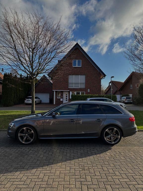 Gebraucht Audi A4 S-Line 190 PS (139 kW) 2015 Grau Kombi