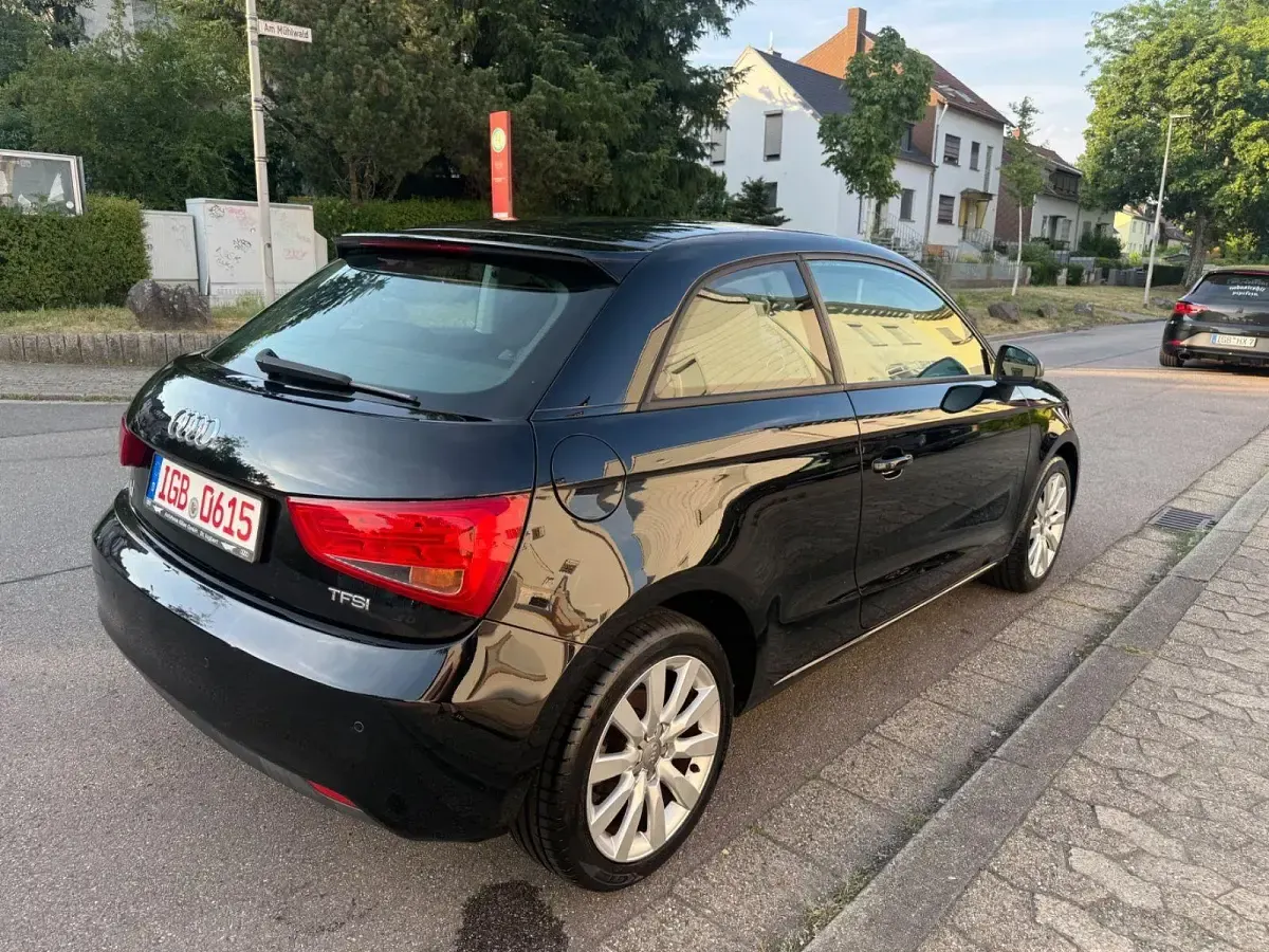 Gebraucht Audi A1 Attraction 86 PS (63 kW) 2013 Schwarz Kleinwagen