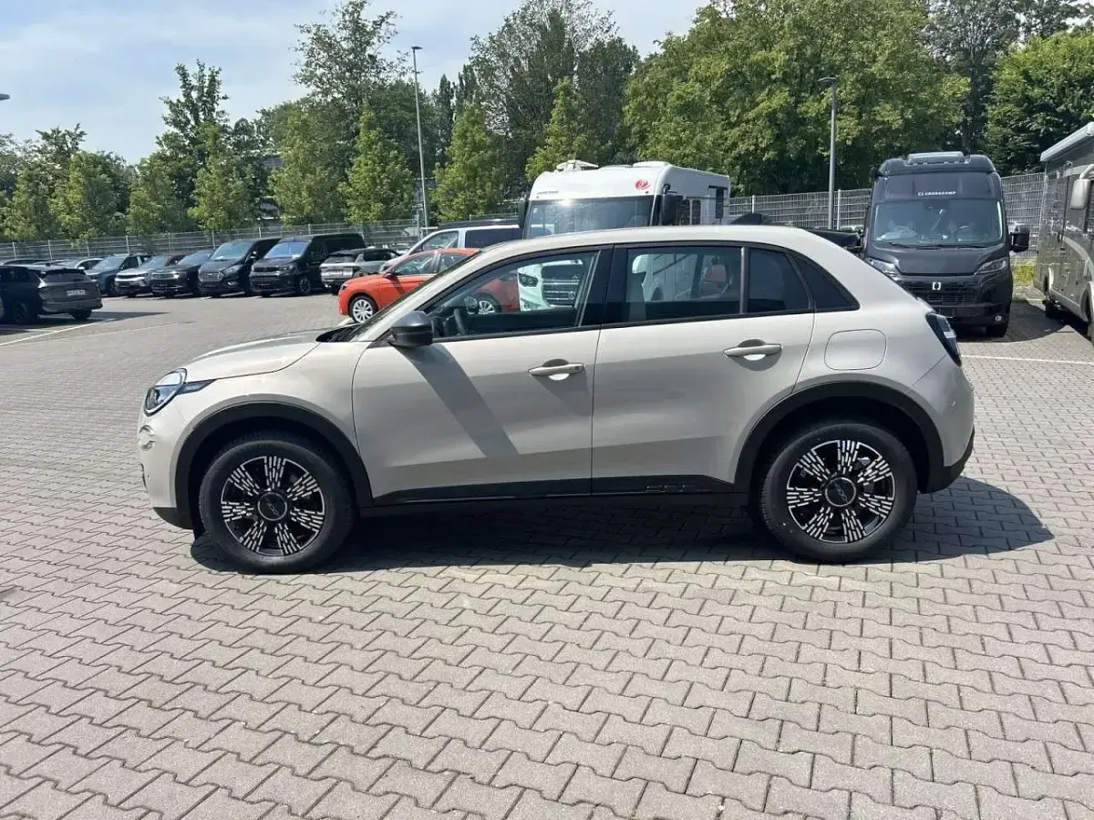 Neu Fiat 600 Business 110 PS (80 kW) 2026 Cappuccino beige SUV