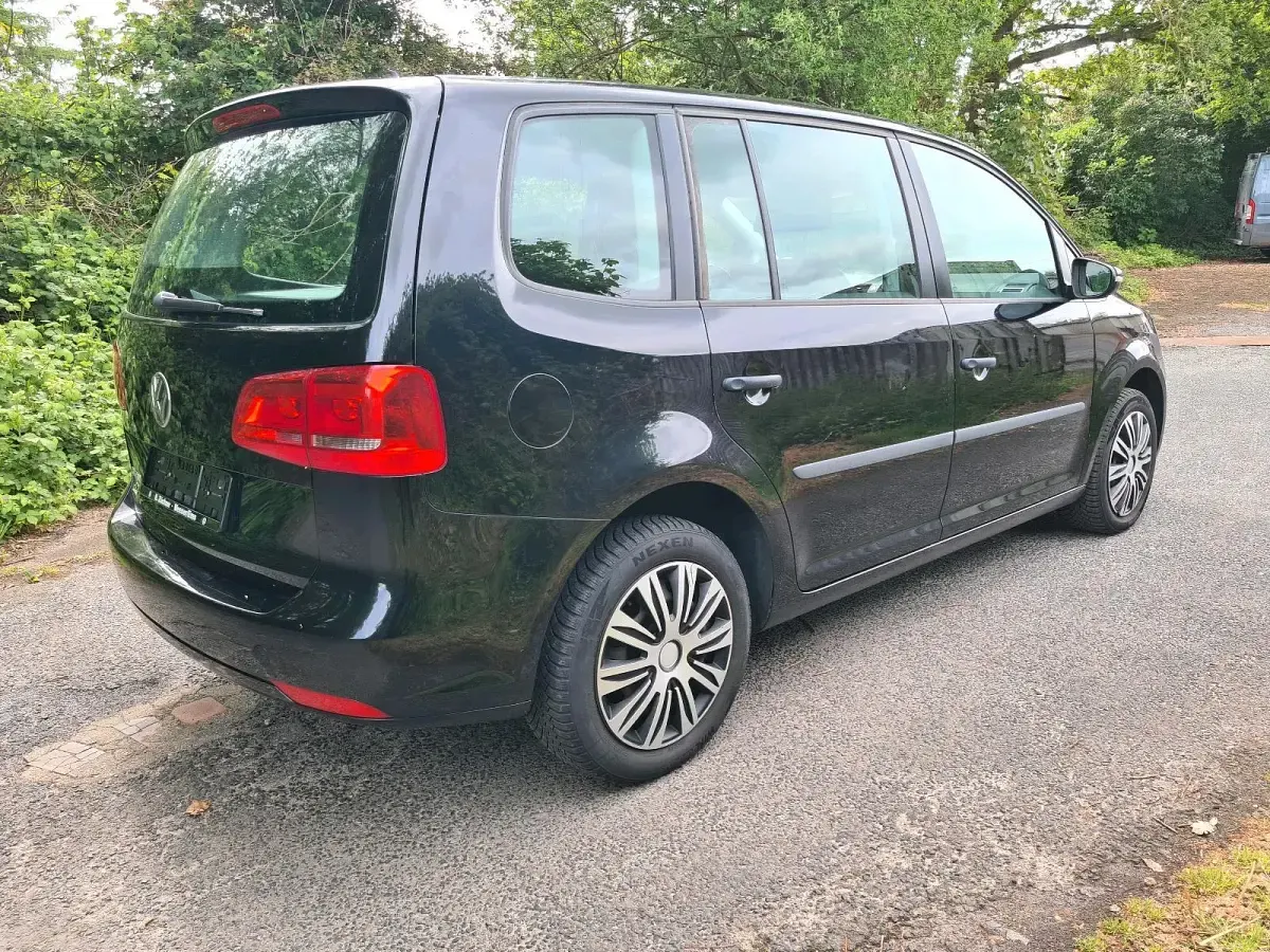 Gebraucht VW Touran 105 PS (77 kW) 2011 Schwarz Van / Kleinbus