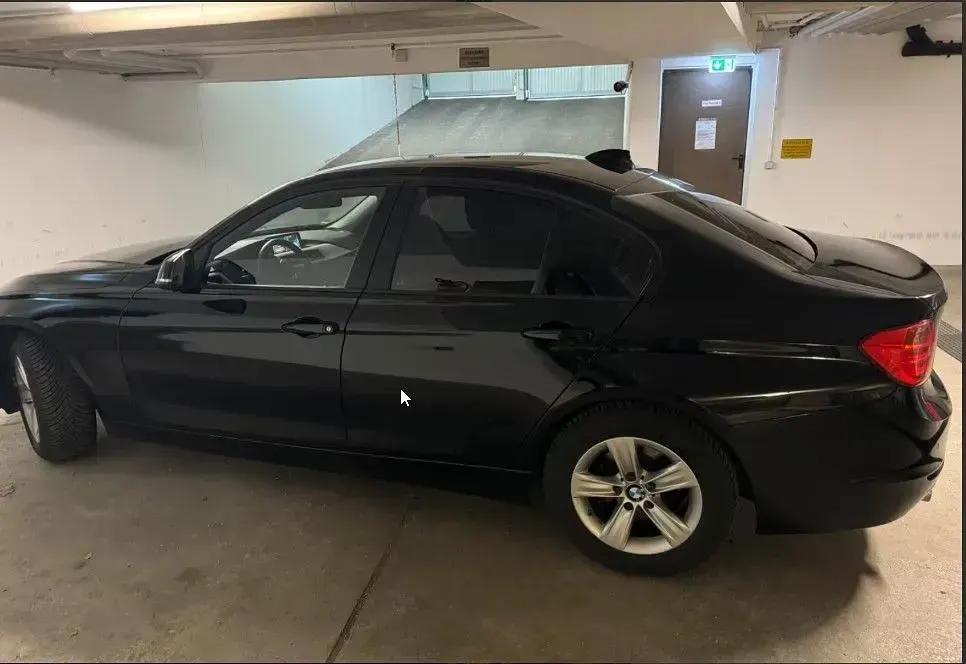 Gebraucht BMW 320 Sport Line 184 PS (135 kW) 2014 Schwarz Limousine