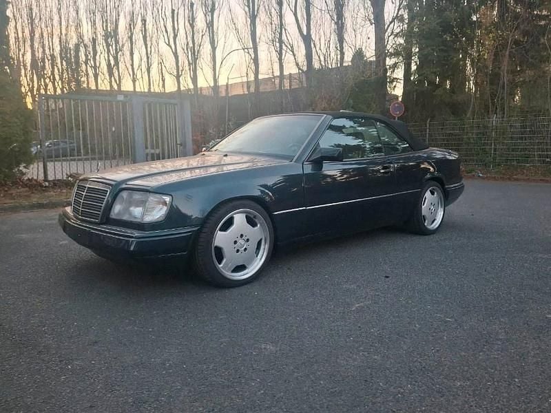 Second-hand Mercedes E320 220 CP (161 kW) 1996 Cabrio