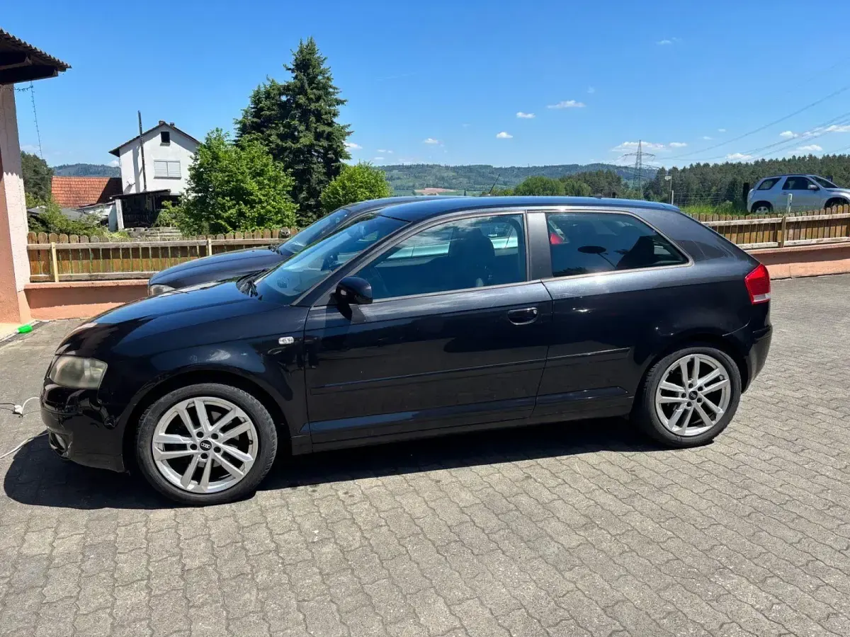 Gebraucht Audi A3 Ambiente 140 PS (102 kW) 2004 Schwarz Kleinwagen