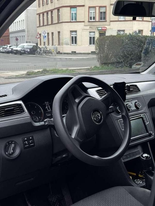 Gebraucht VW Caddy 102 PS (75 kW) 2017 Violett Van / Kleinbus