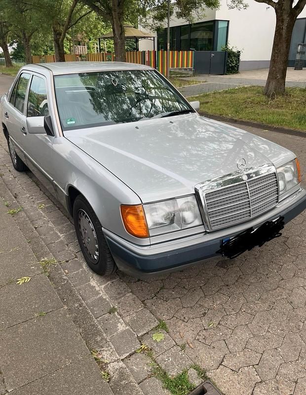 Gebraucht Mercedes E260 160 PS (117 kW) 1990 Silber Limousine