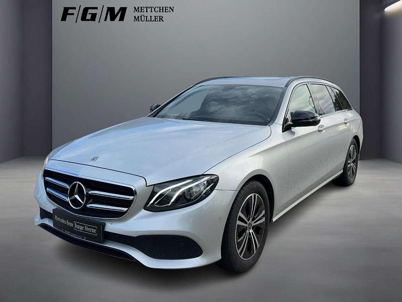 Iridiumsilber metallic Gebraucht 2020 Mercedes E220 Avantgarde Kombi | 32.890 € (Fairer Preis) - Bild 1/4