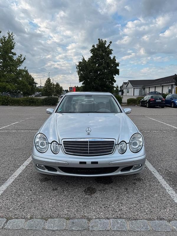 Silber Gebraucht 2005 Mercedes E280 Limousine | 7.590 € (Fairer Preis) - Bild 1/4