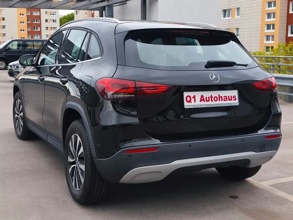 Gebraucht Mercedes GLA180 116 PS (85 kW) 2021 Schwarz SUV
