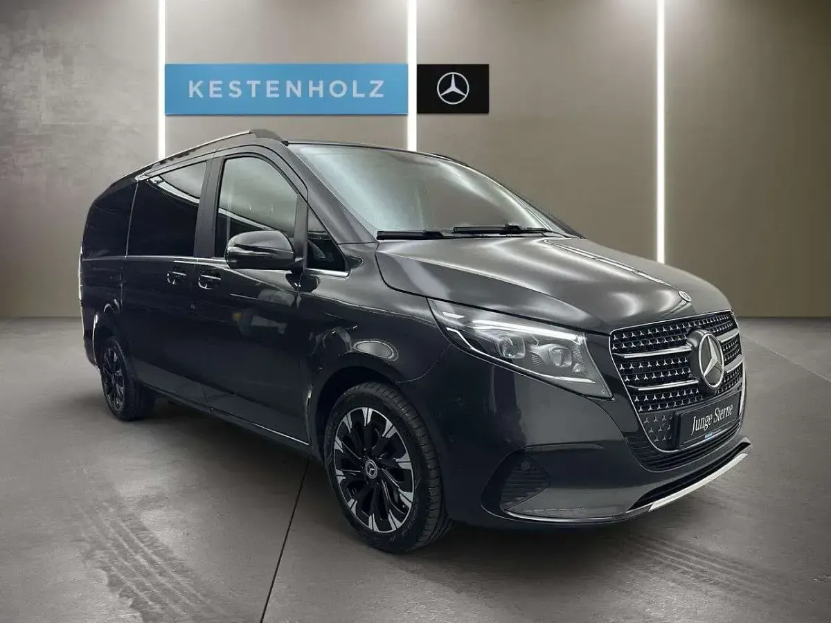 Gebraucht Mercedes V300 Avantgarde 237 PS (174 kW) 2025 Grau Van / Kleinbus