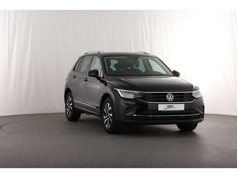 Gebraucht VW Tiguan Active 150 PS (110 kW) 2022 Schwarz SUV