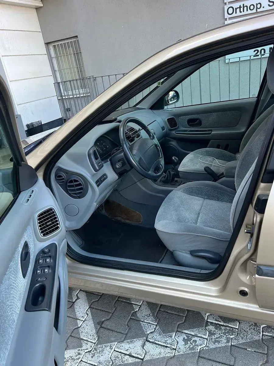 Brugt Renault Laguna 107 HK (78 kW) 1998 Beige Sedan