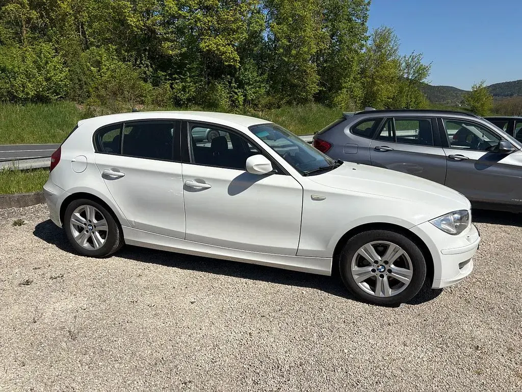 Usata BMW 118 Advantage 143 CV (105 kW) 2010 Bianco Utilitaria