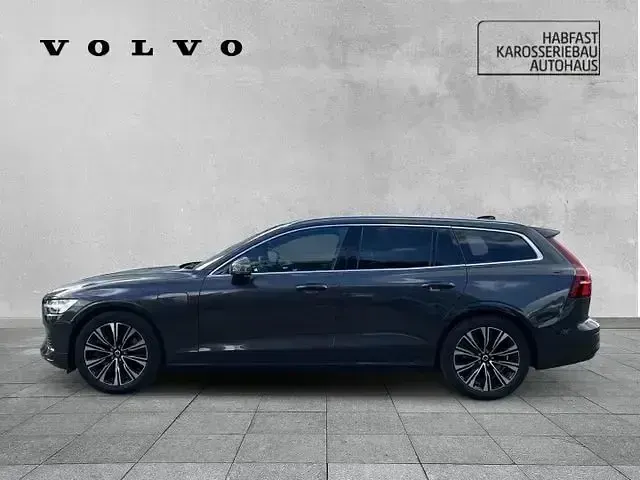 Gebraucht Volvo V60 Plus 455 PS (334 kW) 2023 Platinum grey / metallic Kombi