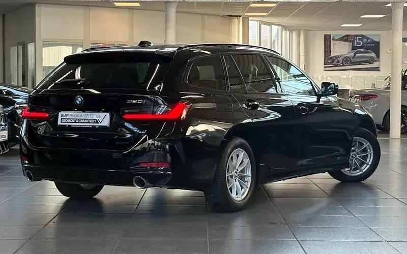 Używany BMW 320 Shadowline 184 KM (135 kW) 2023 Czarny Kombi