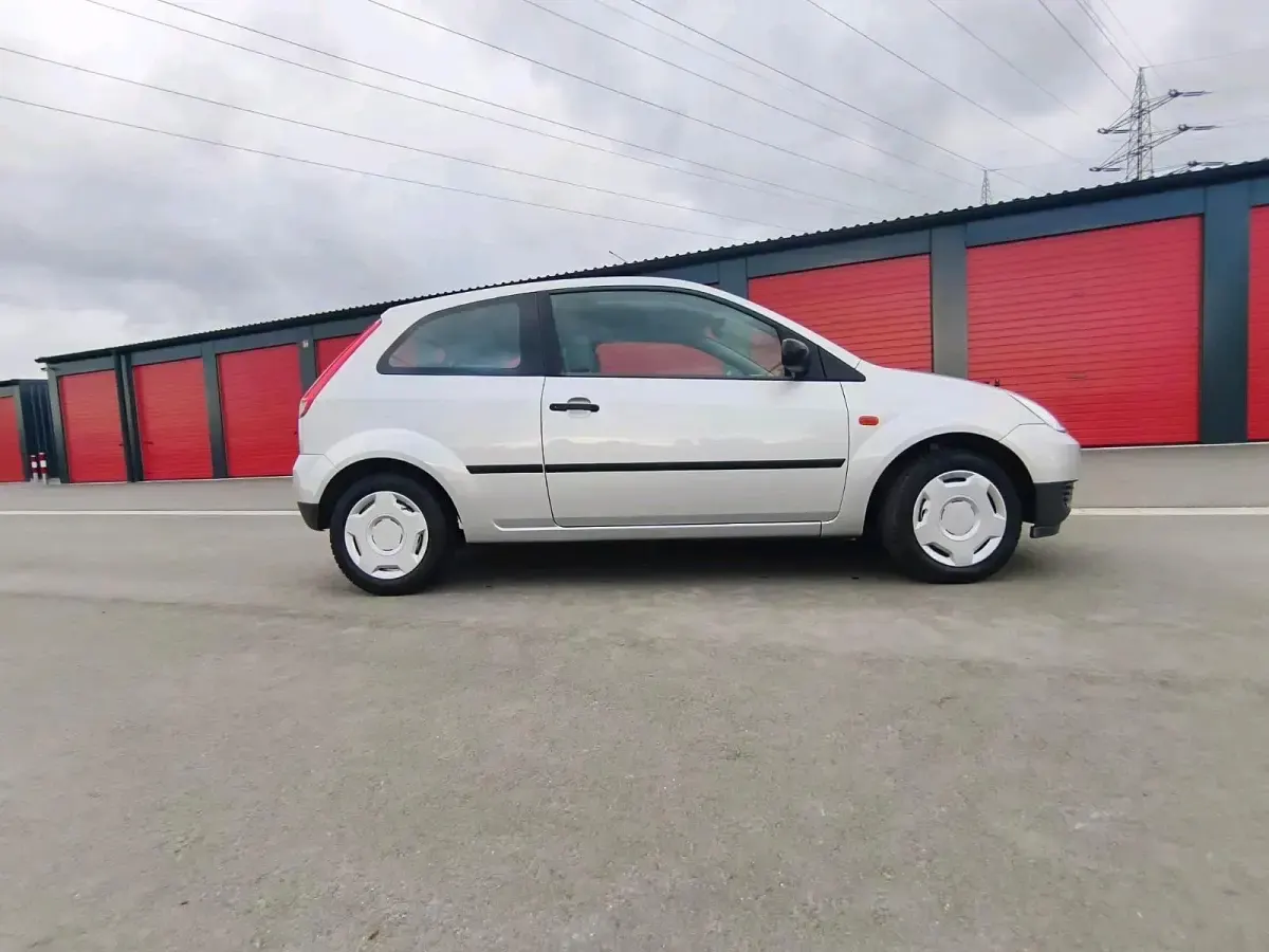 Gebraucht Ford Fiesta 59 PS (43 kW) 2002 Silber Kleinwagen